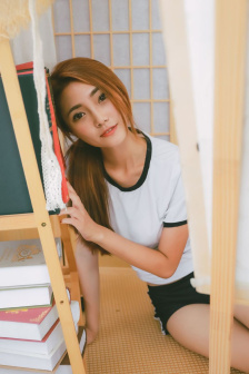 美女露0的奶头无档